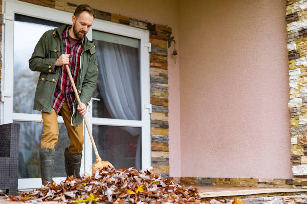 Best Yard Waste Removal  in Bettendorf, IA